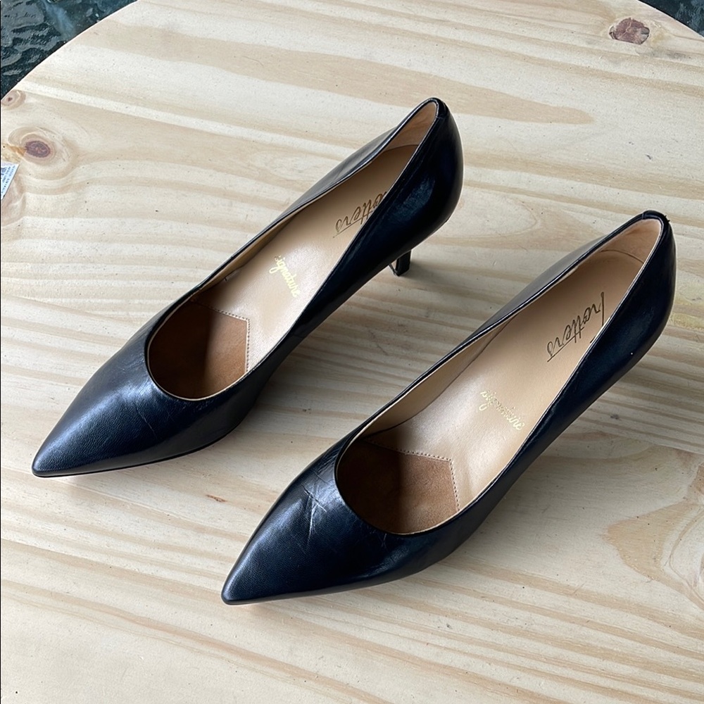 Trotters Black Heels Classic Pointed-Toe Pumps - Picture 3 of 16